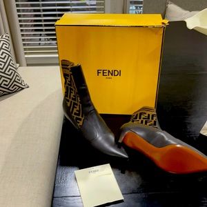 Fendi kitten heel bootie 🔥🔥🔥🍁🍁🍁